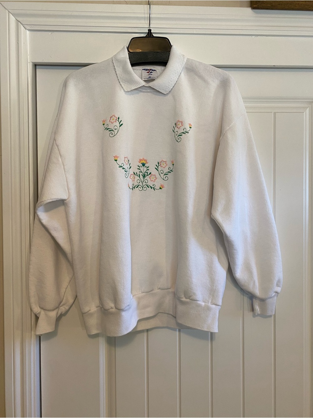 Vintage Jerzees White Crewneck Sweater with Pink and Green Floral Embroidery